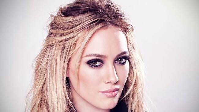 Hilary Duff background 1