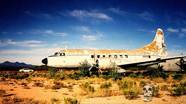 Abandoned Planes theme for Windows 10 Slideshow image 1