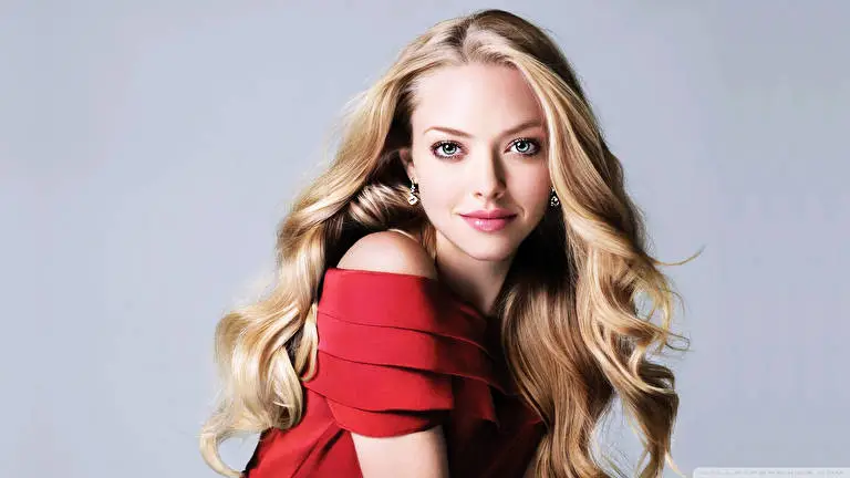 Amanda Seyfried theme for Windows 10 Slideshow image 2