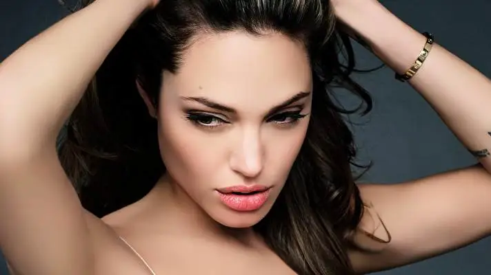 Angelina Jolie theme for Windows 10 Slideshow image 5