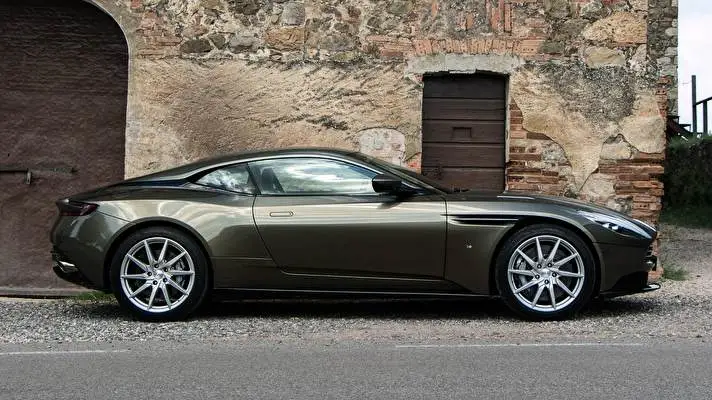 Aston Martin Db theme for Windows 10 Slideshow image 3