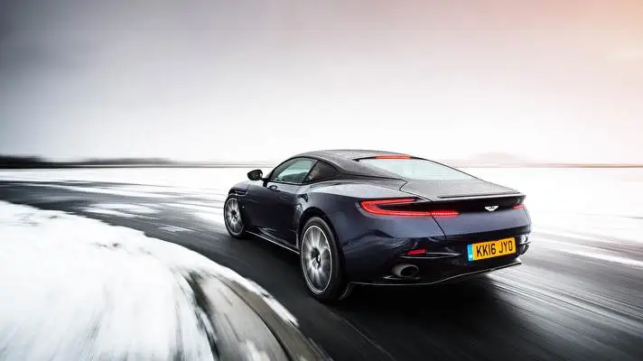 Aston Martin Db theme for Windows 10 Slideshow image 4