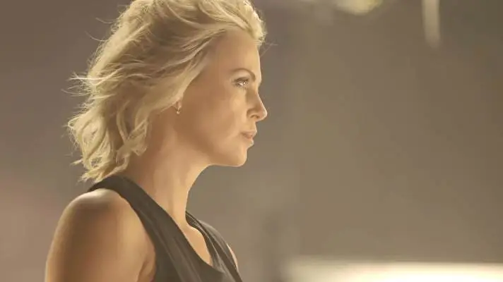 Atomic Blonde theme for Windows 10 Slideshow image 3