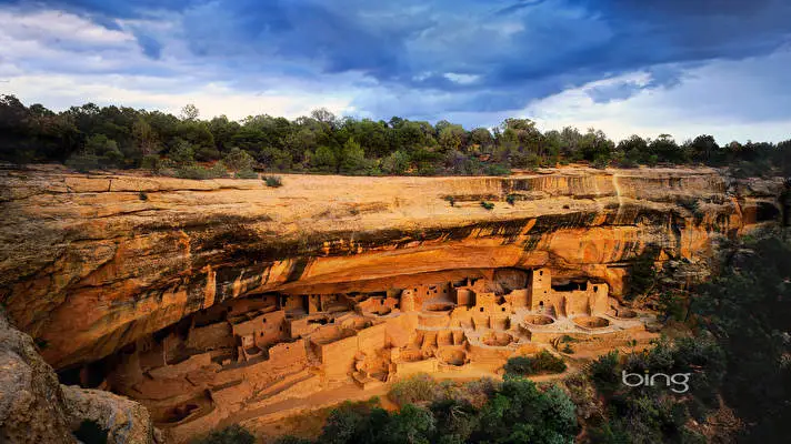 Bing theme for Windows 10 Slideshow image 3