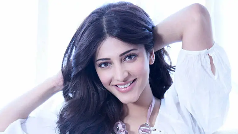 Bollywood Shruti Haasan theme for Windows 10 Slideshow image 4
