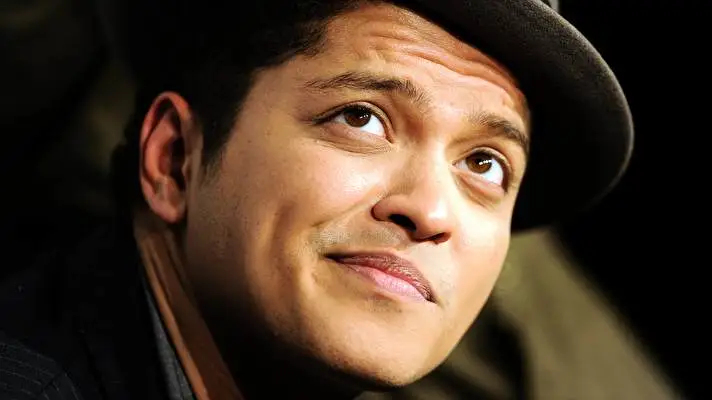 Bruno Mars theme for Windows 10 Slideshow image 2