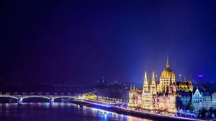 Budapest theme for Windows 10 Slideshow image 1