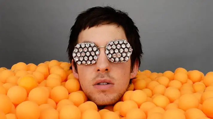 Calvin Harris theme for Windows 10 Slideshow image 4