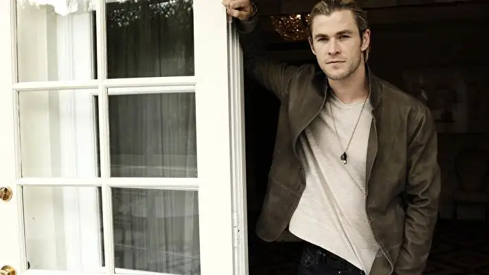 Chris Hemsworth theme for Windows 10 Slideshow image 1