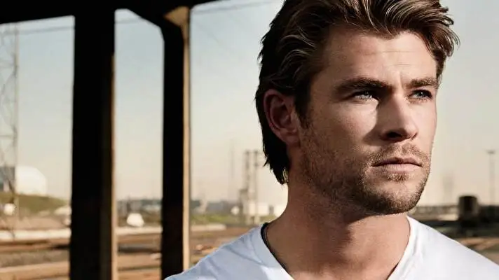 Chris Hemsworth theme for Windows 10 Slideshow image 2