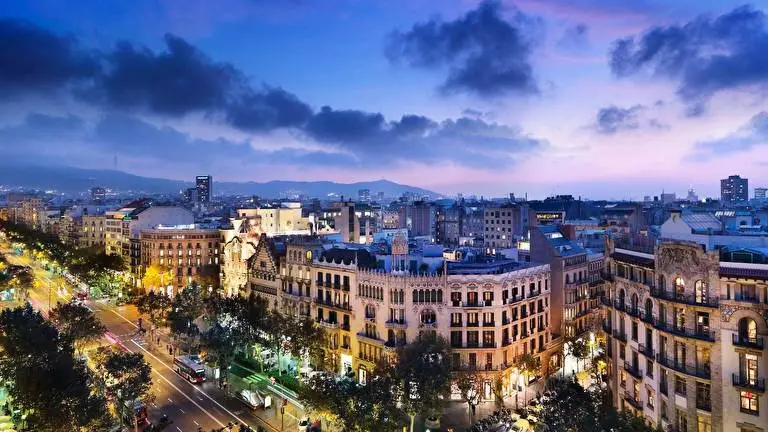 Cities theme for Windows 10 Slideshow image 1