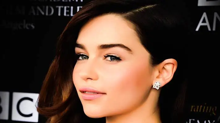 Emilia Clarke theme for Windows 10 Slideshow image 2