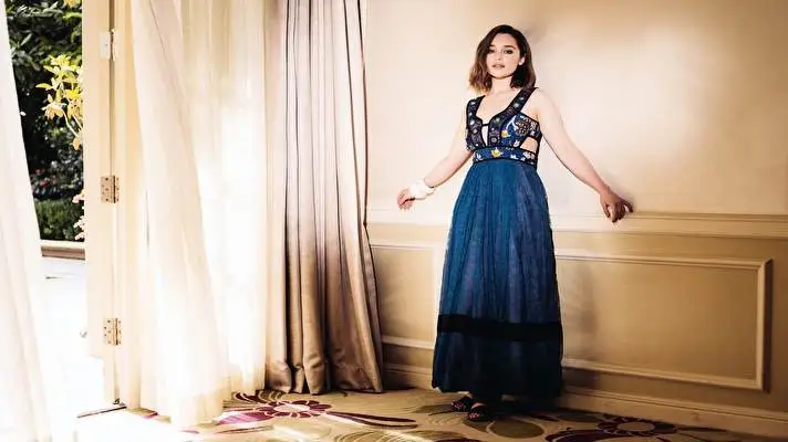 Emilia Clarke theme for Windows 10 Slideshow image 5