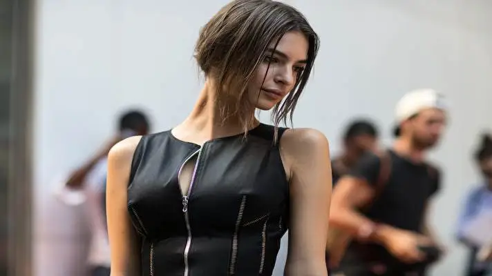 Emily Ratajkowski motiv pro Windows 10 Obrázek prezentace 3