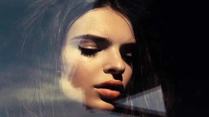 Emily Ratajkowski motiv pro Windows 10 Obrázek prezentace 4