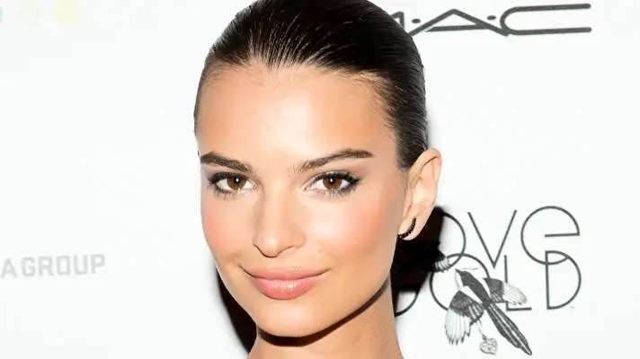 Emily Ratajkowski motiv pro Windows 10 Obrázek prezentace 5