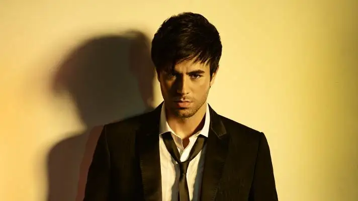 Enrique Iglesias1 theme for Windows 10 Slideshow image 3