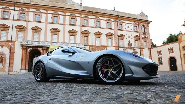 Ferrari 812 Superfast tema para Windows 10 Imagem de slideshow 2