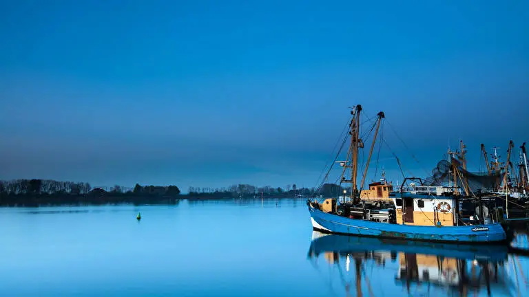 Fishing Boat theme for Windows 10 Slideshow image 4