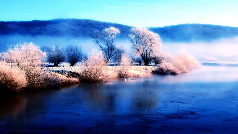 Foggy River theme for Windows 10 Slideshow image 4