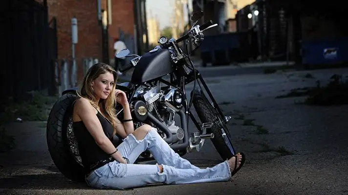 Dziewczyny i motocykle motyw dla Windows 10 Obraz pokazu slajdów 1