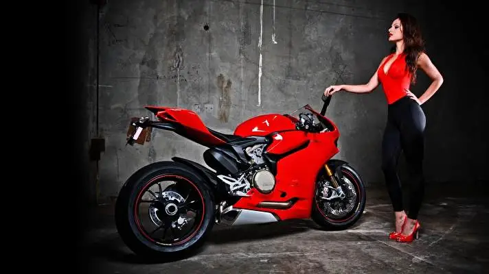 Dziewczyny i motocykle motyw dla Windows 10 Obraz pokazu slajdów 4