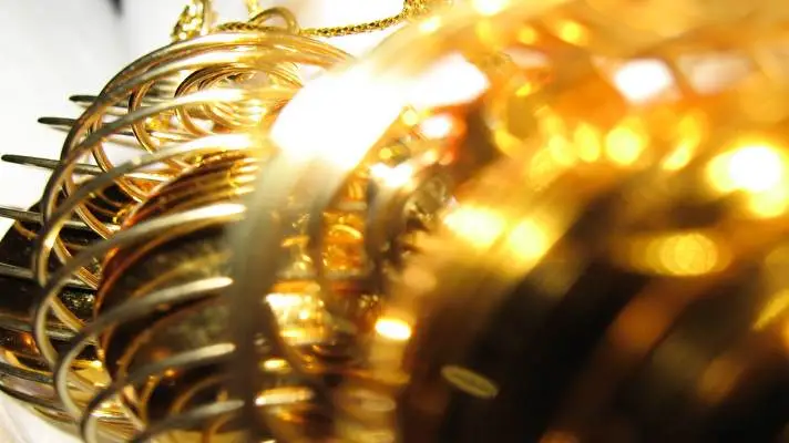 Złoto motyw dla Windows 10 Obraz pokazu slajdów 2