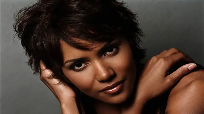 Halle Berry1 theme for Windows 10 Slideshow image 5
