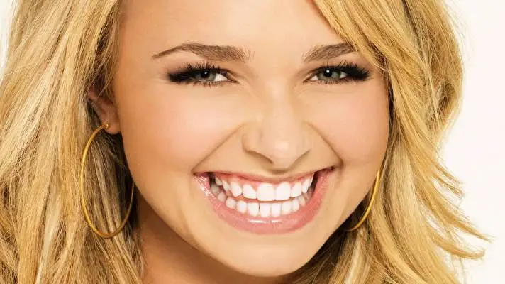 Hayden Panettiere1 theme for Windows 10 Slideshow image 2