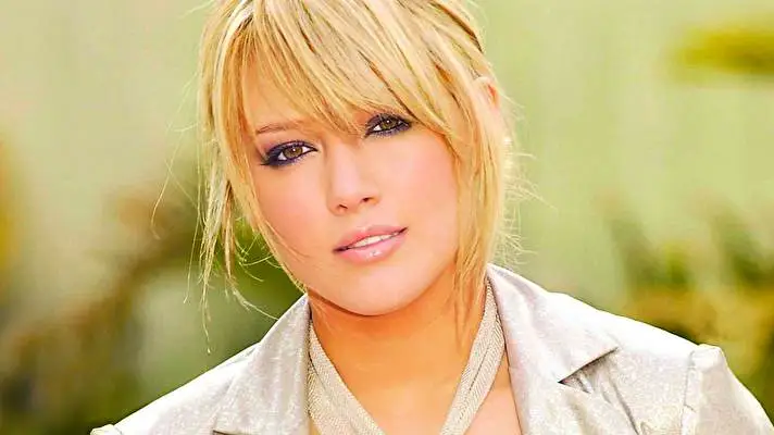 Hilary Duff theme for Windows 10 Slideshow image 5