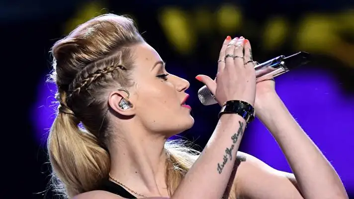 Иги Азалия тема для Windows 10 Изображение слайдшоу 1