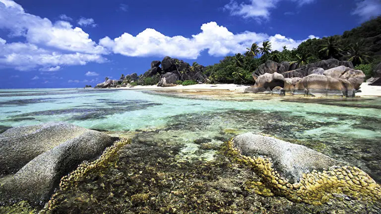 Islands theme for Windows 10 Slideshow image 2