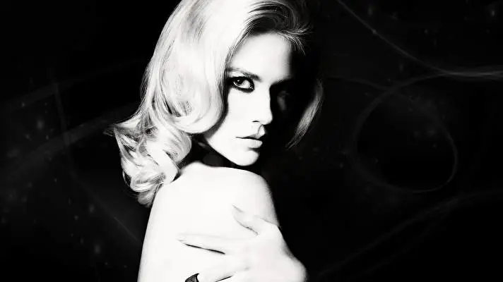 January Jones1 theme for Windows 10 Slideshow image 5