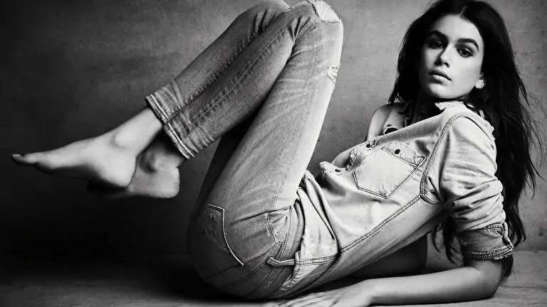 Kaia Gerber theme for Windows 10 Slideshow image 1