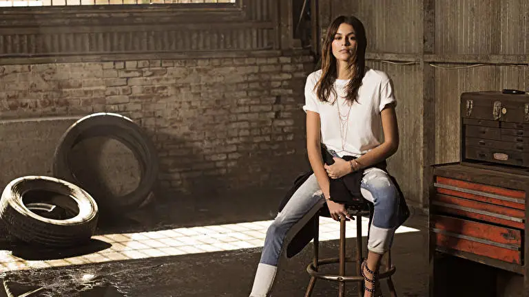 Kaia Gerber theme for Windows 10 Slideshow image 2