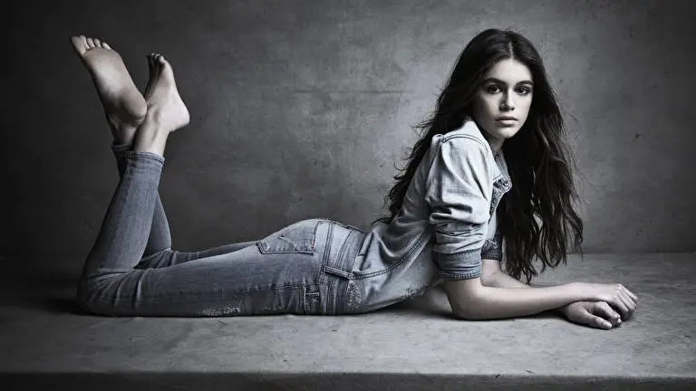 Kaia Gerber theme for Windows 10 Slideshow image 4