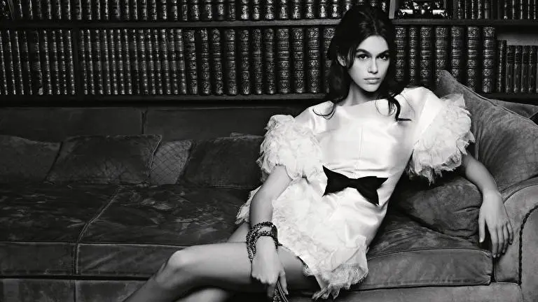 Kaia Gerber theme for Windows 10 Slideshow image 5