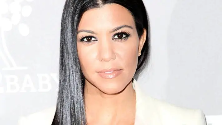 Kourtney Kardashian theme for Windows 10 Slideshow image 5