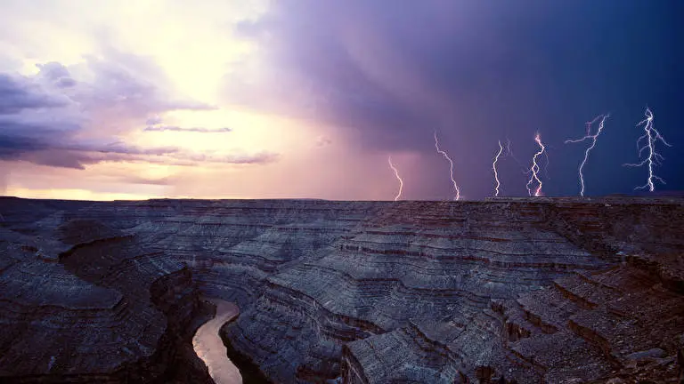 Fulmini tema per Windows 10 Immagine di presentazione 4