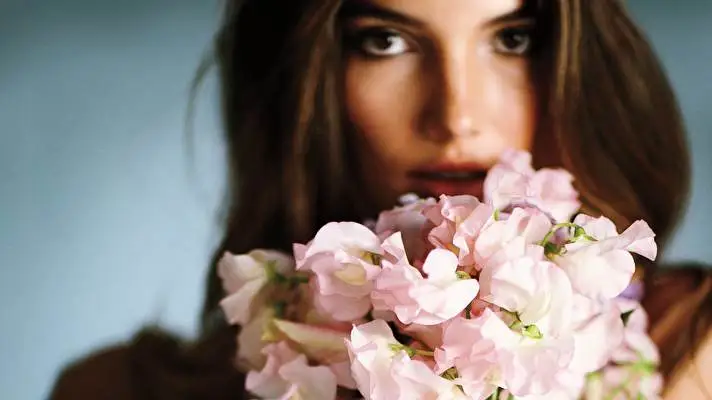 Lily Aldridge theme for Windows 10 Slideshow image 2