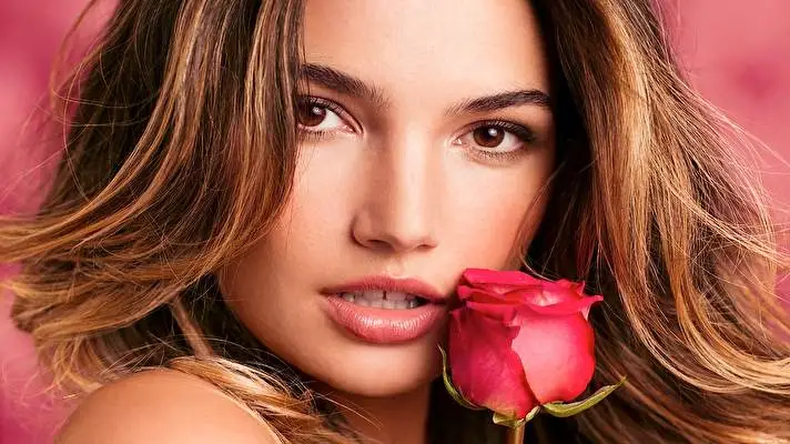 Lily Aldridge theme for Windows 10 Slideshow image 3