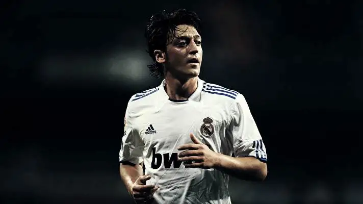 Месут Озіл тема для Windows 10 Зображення слайдшоу 1