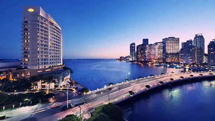 Miami theme for Windows 10 Slideshow image 2