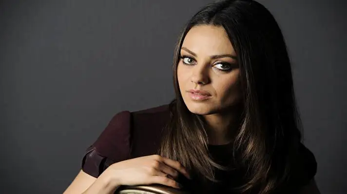 Mila Kunis1 theme for Windows 10 Slideshow image 3