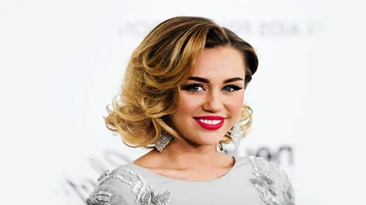 Miley Cyrus theme for Windows 10 Slideshow image 2