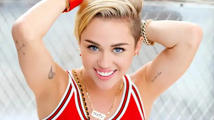 Miley Cyrus theme for Windows 10 Slideshow image 3
