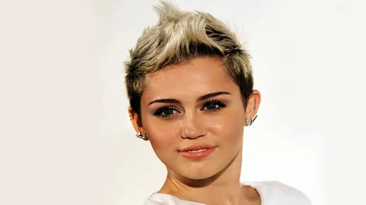 Miley Cyrus theme for Windows 10 Slideshow image 4