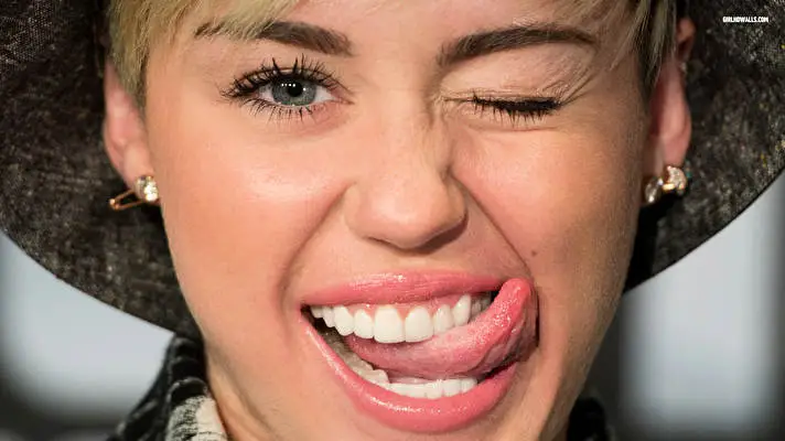 Miley Cyrus theme for Windows 10 Slideshow image 5