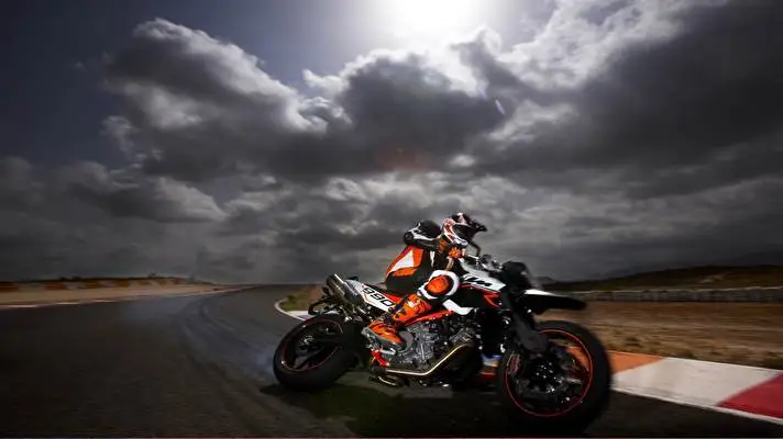 Motorcycle theme for Windows 10 Slideshow image 3