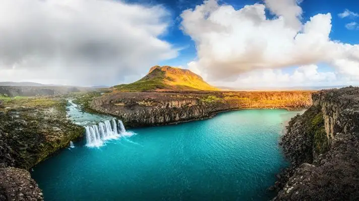 Mountain Lake theme for Windows 10 Slideshow image 2